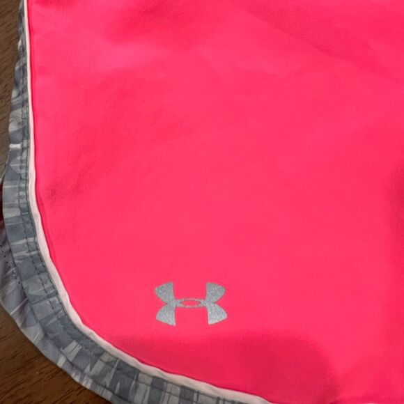 Under Armor Hot Pink Breast Cancer Awareness Semi Fitted Sz M Lined Sweat Shorts - Picture 6 of 6